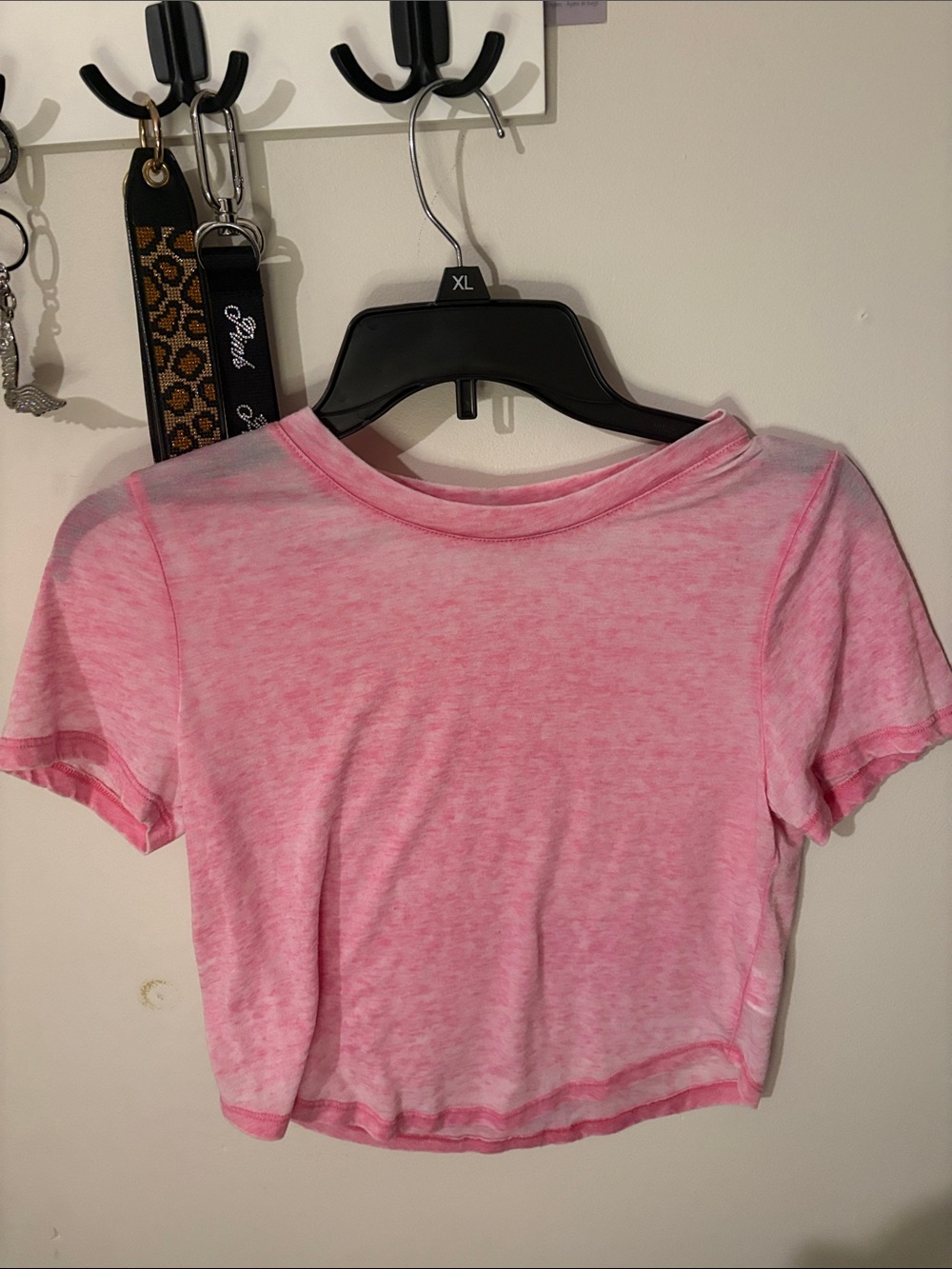 Buckle Pink Marled Cropped Tee